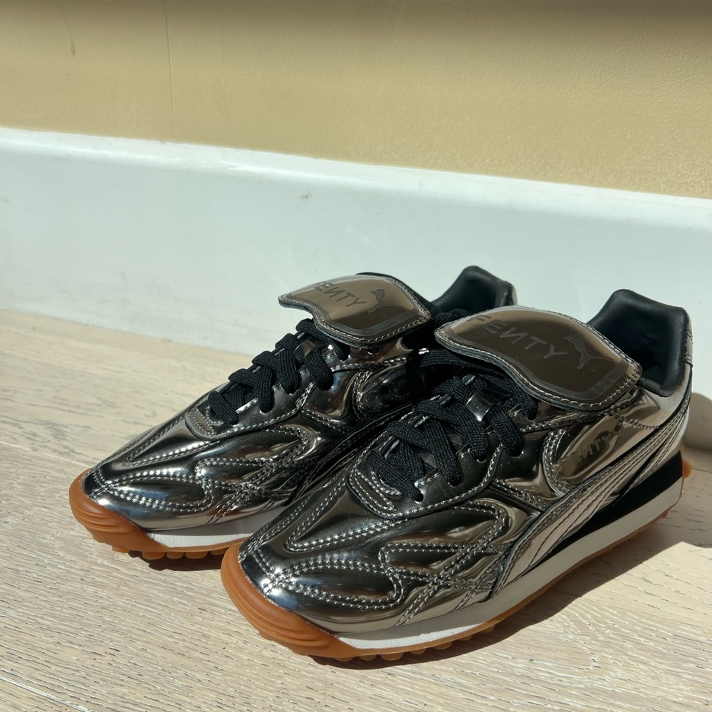 BRAND NEW Women’s PUMA X FENTY AVANTI Silver Sneakers Size 5.5 - Picture 4 of 10
